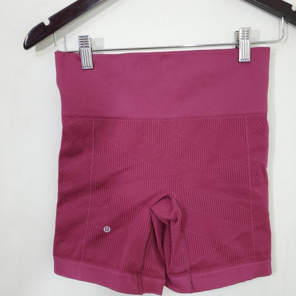 Lululemon Sculpt shorts. Size 6 - Picture 5 of 8